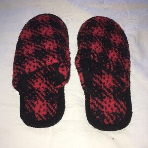 Ultra cozy houndstooth slippers
